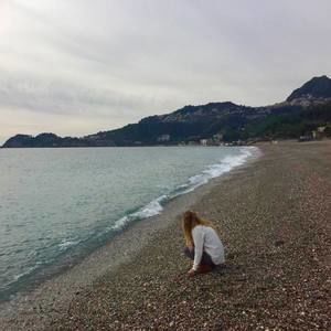 Meet your Posher, Daniela